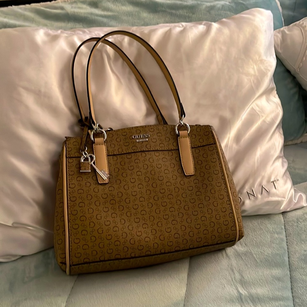Guess handbag/purse,